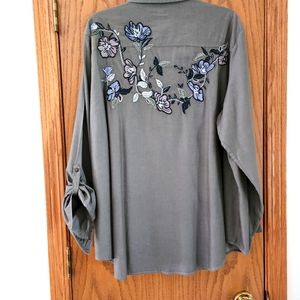 Embroidered back shirt 3X